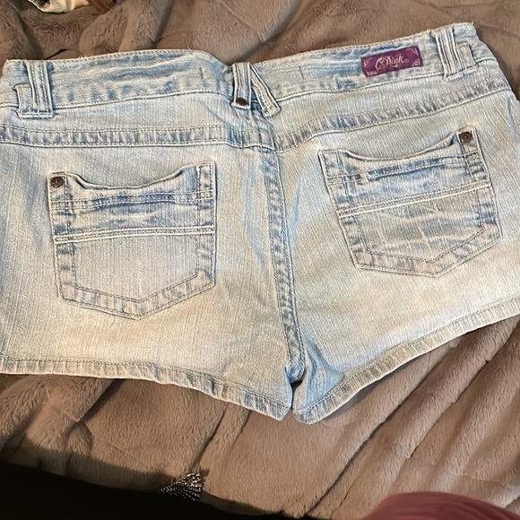 Light Jean shorts - Picture 2 of 3